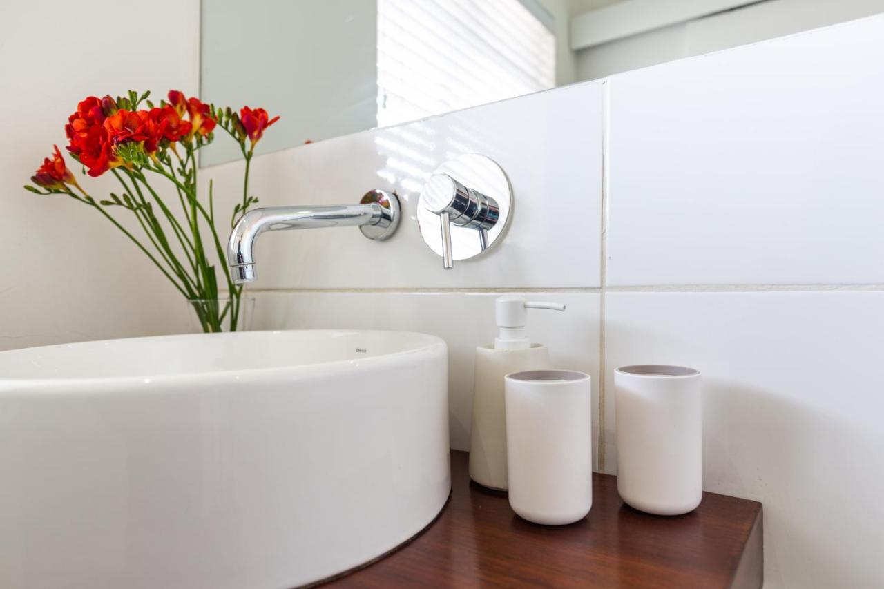 Portswood Mews - Chic White Studio Apartment Green Point Cidade Do Cabo Exterior foto
